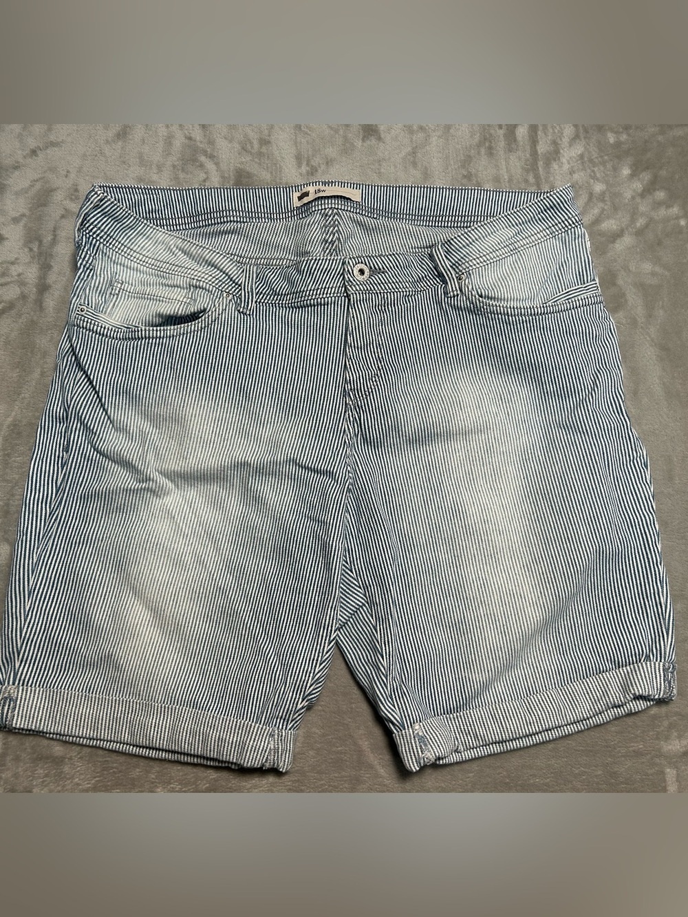 Levi’s Cuffed Denim Shorts Women’s 18W Blue White Stripe Nautical